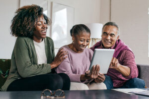 financial social worker helping couple